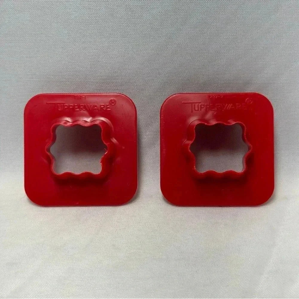 Tupperware Canape Cutter Red Plastic Set of‎ 2 Cookie Garnish Appetizers